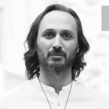 مهرداد آبجار | پرفورمر در تئاتر فیزیکال، کارگردان تئاتر، طراح رقص و حرکات نمایشی