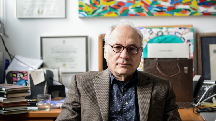 «چارلز برنستین»، بنیان‌گذار جنبش شعر زبان در مدرسه پرفورمنس آرت دانشگاه تهران 