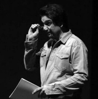 آرش آبسالان | بازیگر، کارگردان، نویسنده‌ی سینما و تلویزیون، مدرس فن بیان