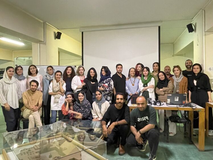 برگزاری آخرین جلسه کارگاه آشنایی با دوربین عکاسی مدرسه پرفورمنس آرت با سحر مختاری