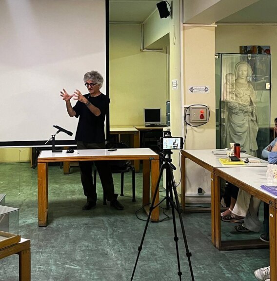 درسگفتار «بدن در روابط بینارشته‌ای» در اولین دوره مدرسه پرفورمنس‌آرت با حضور محمد پرویزی