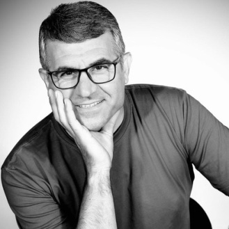 علی صلاحی | کارگردان سینما و تئاتر، هدایتگر بازیگر و مدرس